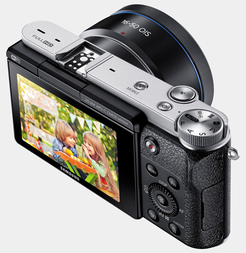 Wi-Fi, NFC, 20 mln pikseli – Samsung  NX3000