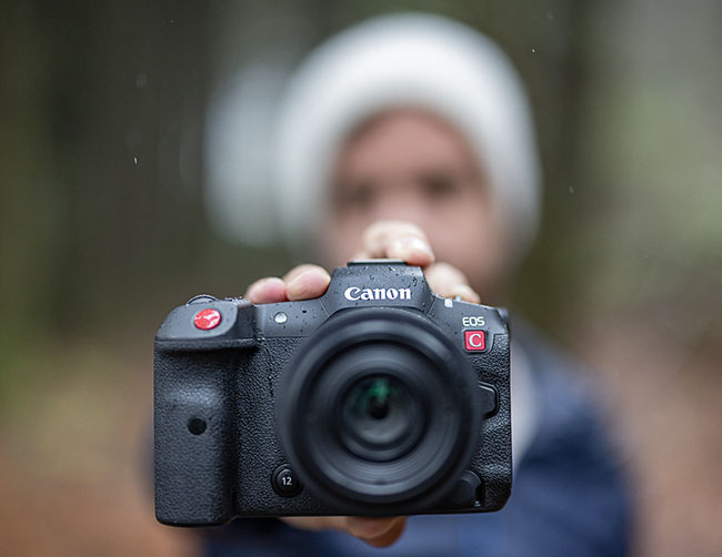 Canon EOS R5 C - pierwsza penoklatkowa kamera na bazie Canona EOS R5, filmujca w 8K