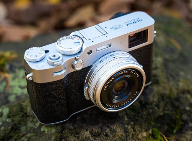 Fujifilm X100 VI w lesie