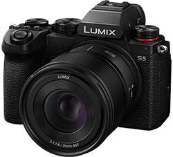 Panasonic Lumix S 35 mm f/1,8 wporwnywarce