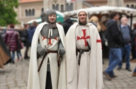 Rycerze Zakonu Templariuszy na jarmarku...